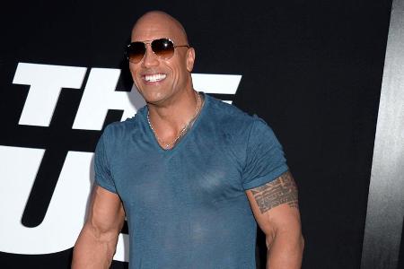 Dwayne Johnson ist ein großer, starker Mann mit eben solchen Händen Dwayne Johnson ist ein großer, starker Mann mit eben solchen Händen