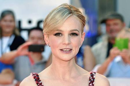 Rank und schlank zeigte sich Carey Mulligan auf dem roten Teppich in Toronto Rank und schlank zeigte sich Carey Mulligan auf dem roten Teppich in Toronto