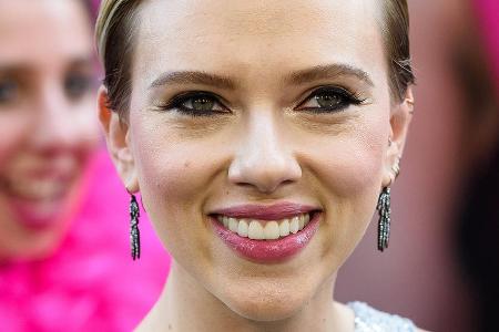 Ist offiziell geschieden: Scarlett Johansson Ist offiziell geschieden: Scarlett Johansson