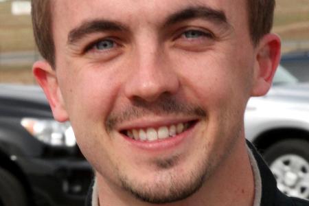 Hatte während seiner Zeit als Rennfahrer einen schlimmen Unfall: Frankie Muniz Hatte während seiner Zeit als Rennfahrer einen schlimmen Unfall: Frankie Muniz