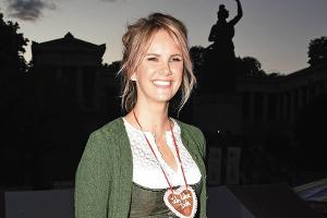 Diese Dinge dürfen in keiner Wiesn-Handtasche fehlen