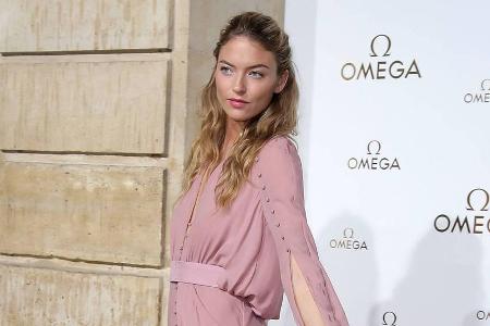 Feminin verspielt: Model Martha Hunt auf dem Omega-Event in Paris Feminin verspielt: Model Martha Hunt auf dem Omega-Event in Paris