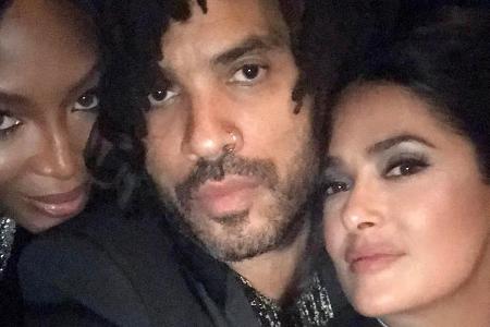 Sie verbindet gute Freundschaft: Naomi Campbell, Lenny Kravitz und Salma Hayek zusammen in Paris Sie verbindet gute Freundschaft: Naomi Campbell, Lenny Kravitz und Salma Hayek zusammen in Paris