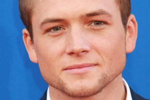 "Kingsman"-Star Taron Egerton hat seiner Mutter ein Haus geschenkt