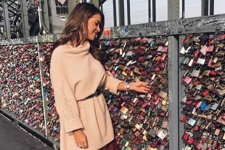 Schlendert verliebt durch Köln: Jessica Paszka Schlendert verliebt durch Köln: Jessica Paszka