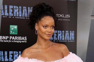 Rihanna kündigt Weihnachtskollektion von "Fenty Beauty" an