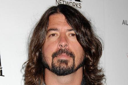 Dave Grohl bekam nach seinem Beinbruch prominente Unterstützung für eine schnelle Genesung Dave Grohl bekam nach seinem Beinbruch prominente Unterstützung für eine schnelle Genesung