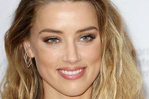 Glücklicher Single: Amber Heard postet sexy Urlaubsfoto
