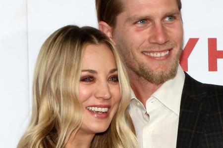 Kaley Cuoco und Karl Cook sind überglücklich - wird also bald geheiratet? Kaley Cuoco und Karl Cook sind überglücklich - wird also bald geheiratet?