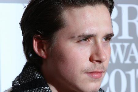 Ob seine berühmten Eltern schon vom Shitstorm gegen Brooklyn Beckham gehört haben? Ob seine berühmten Eltern schon vom Shitstorm gegen Brooklyn Beckham gehört haben?
