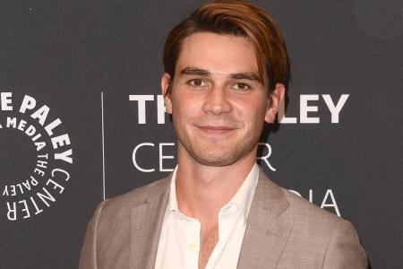 KJ Apa spielt in 