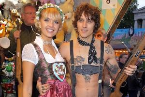 Bonnie Stranges Model-Freund: Was ist das denn für ein Wiesn-Outfit?