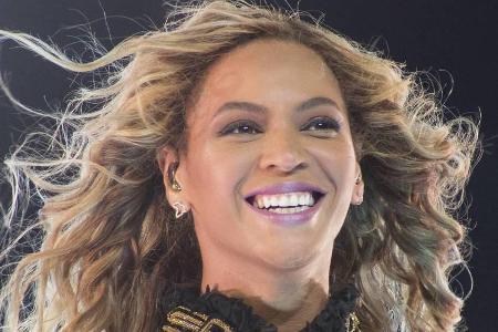 Mit ihrer positiven Ausstrahlung spendet Beyoncé den Flutopfern von Houston mental Kraft Mit ihrer positiven Ausstrahlung spendet Beyoncé den Flutopfern von Houston mental Kraft
