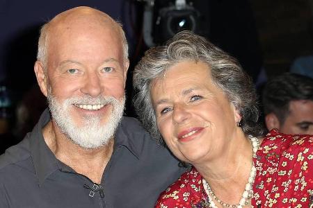 Bill Mockridge und seine Frau Margie Kinsky kuscheln gerne. Hinter verschlossenen Türen bleibt es dabei aber nicht. Bill Mockridge und seine Frau Margie Kinsky kuscheln gerne. Hinter verschlossenen Türen bleibt es dabei aber nicht.