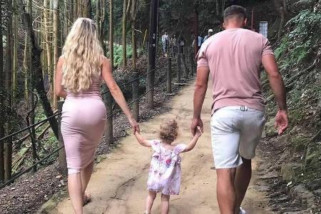 Auf Instagram zeigt Lukas Podolski allen, wie harmonisch sein Familienleben in Japan läuft Auf Instagram zeigt Lukas Podolski allen, wie harmonisch sein Familienleben in Japan läuft
