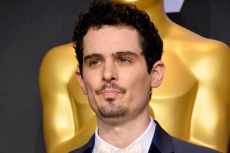 Damien Chazelle mit seinem Oscar für Damien Chazelle mit seinem Oscar für