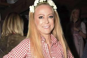 Jenny Elvers auf der Wiesn: Ohne Dirndl, trotzdem sexy