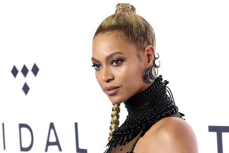 Beyoncé kehrt nach der Geburt ihrer Zwillinge für einen guten Zweck auf die Bühne zurück Beyoncé kehrt nach der Geburt ihrer Zwillinge für einen guten Zweck auf die Bühne zurück