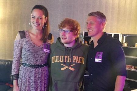 Sie verstehen sich blendend: Ana Ivanovic, Ed Sheeran und Bastian Schweinsteiger Sie verstehen sich blendend: Ana Ivanovic, Ed Sheeran und Bastian Schweinsteiger