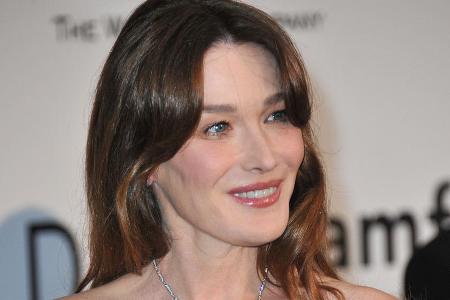 Carla Bruni bekam mit 43 Jahren ihr zweites Kind Carla Bruni bekam mit 43 Jahren ihr zweites Kind
