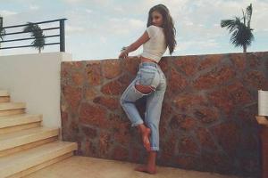 Butt Slit Jeans: Der heißeste Denim-Trend des Frühlings?