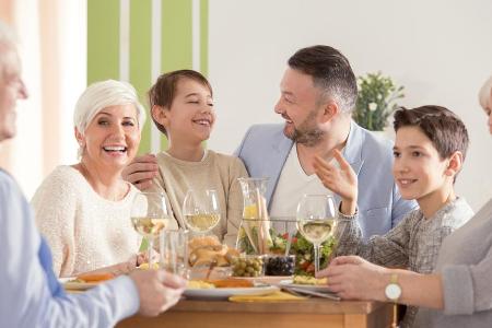 Was gibt es Schöneres, als ein Oster-Essen im Kreise der Liebsten? Was gibt es Schöneres, als ein Oster-Essen im Kreise der Liebsten?