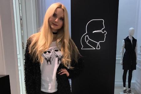 Anna Hiltrop präsentiert Karl Lagerfelds aktuelle Mode