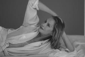 Lauren Hutton wird mit 73 Jahren zum Unterwäsche-Model