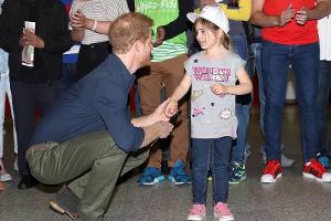 Hoppala! Was Prinz Harry und seine kleine Helferin vergessen haben