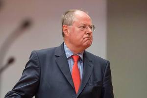 Peer Steinbrück geht unter die Comedians