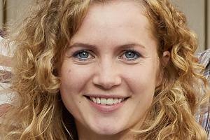 Cornelia Gröschel: Die brave Schwester in "Honigfrauen"