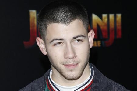 Nick Jonas wurde bekannt durch die Band Jonas Brothers Nick Jonas wurde bekannt durch die Band Jonas Brothers
