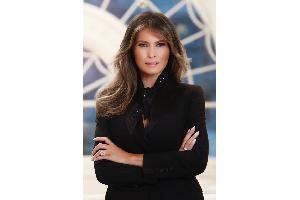 Photoshop-Alarm? Das ist Melania Trumps offizielles Porträt