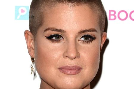 Kelly Osbourne ist für ihre verrückten Hairstyles bekannt Kelly Osbourne ist für ihre verrückten Hairstyles bekannt