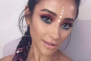 Zeigt Shay Mitchell hier den nächsten Festivaltrend?