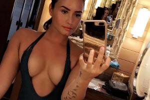 Ungewohnt verführerisch: Die sexy Busen-Show von Demi Lovato
