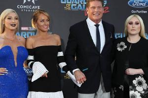 David Hasselhoff zeigt sich mit seinen drei Lieblingsfrauen