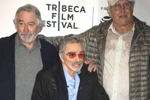 Ganz schön tapfer: Burt Reynolds schleppt sich zur Premiere