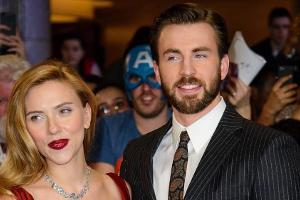 Scarlett Johansson hat sich offenbar Chris Evans geangelt