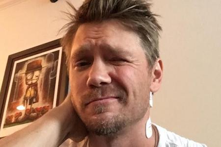 Da hat es wohl jemand mit dem Training übertrieben: Chad Murray klagt über Nackenschmerzen Da hat es wohl jemand mit dem Training übertrieben: Chad Murray klagt über Nackenschmerzen