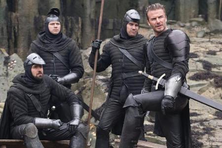 Angriffslustig schaut David Beckham in die Kamera Angriffslustig schaut David Beckham in die Kamera