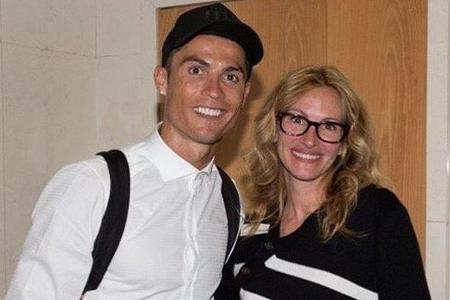 Cristiano Ronaldo posiert mit Hollywood-Star Julia Roberts Cristiano Ronaldo posiert mit Hollywood-Star Julia Roberts