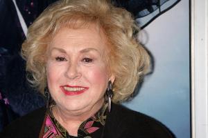 Nein, Doris Roberts ist schon vor einem Jahr gestorben