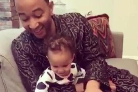 John Legend mit seiner Tochter Luna Simone Stephens John Legend mit seiner Tochter Luna Simone Stephens