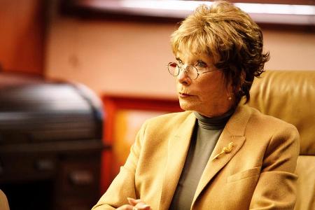 Shirley MacLaine als Harriet Lauler in 