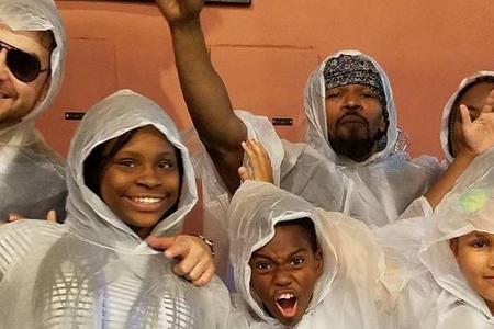 Jamie Foxx (hinten rechts) beim Familienausflug in die Universal Filmstudios Jamie Foxx (hinten rechts) beim Familienausflug in die Universal Filmstudios
