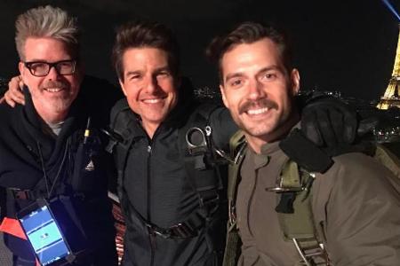 Regisseur Christopher McQuarrie (l.) mit Tom Cruise und Henry Cavill (r.) Regisseur Christopher McQuarrie (l.) mit Tom Cruise und Henry Cavill (r.)