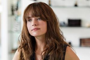 Britt Robertson: So ist Charlize Theron als Chefin