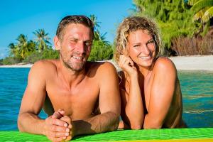 Peer Kusmagk und Janni Hönscheid freuen sich über einen Jungen