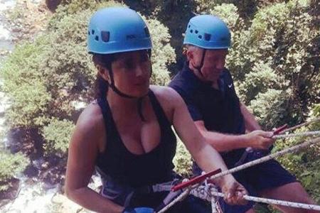 Salma Hayek in luftiger Höhe Salma Hayek in luftiger Höhe